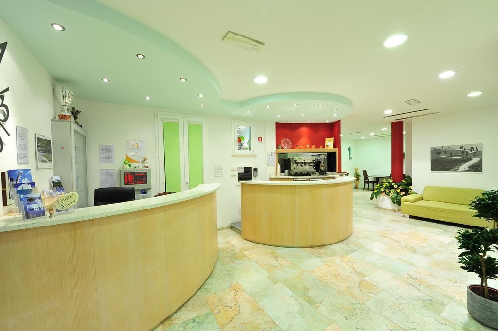 Hotel Aurora Сан Винченцо Екстериор снимка